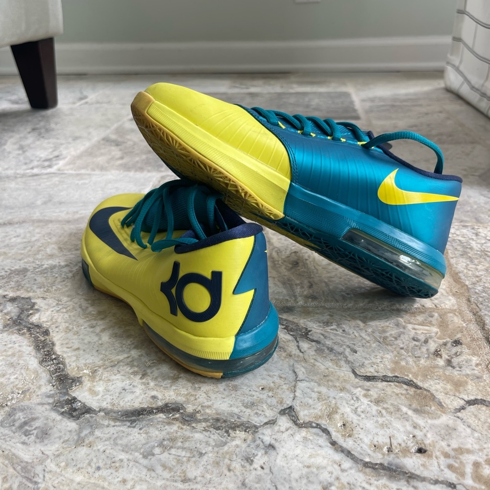 Nike Yellow and Blue Tennis Shoe Size 4.5Y